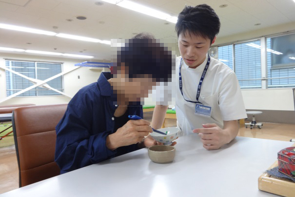 食事動作