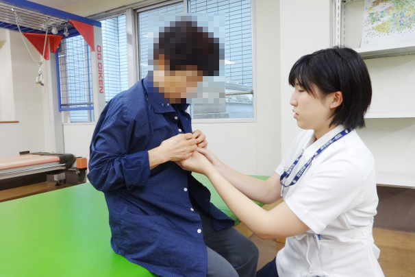 更衣動作