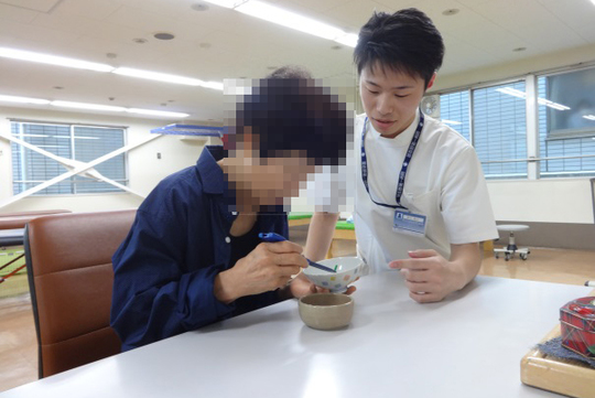 食事動作